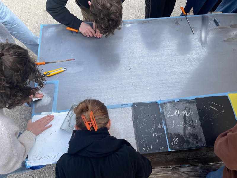 Fresque gravure graffiti EE